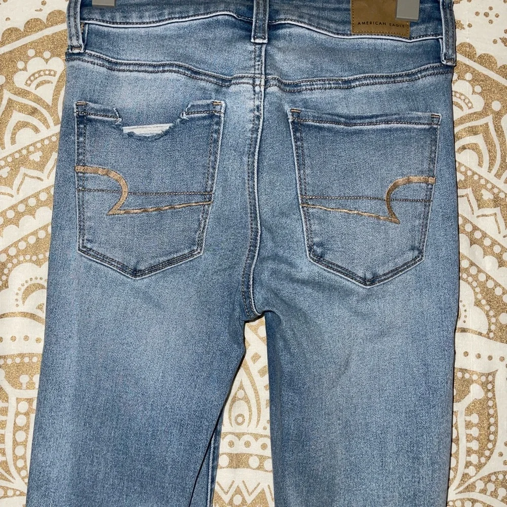 ✨HP✨ “AMERICAN EAGLE” NEXT LEVEL HI-RISE BLUE RIPPED JEGGING, LADIES SZ 2 SHORT - Picture 6 of 9